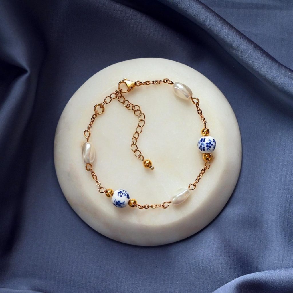 Blue and white porcelain bead and pearl bracelet for chinoiserie jewelry styling