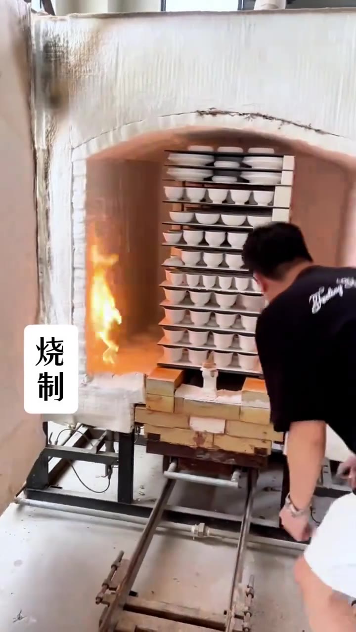 Blue-and-white cup throwing on the wheel