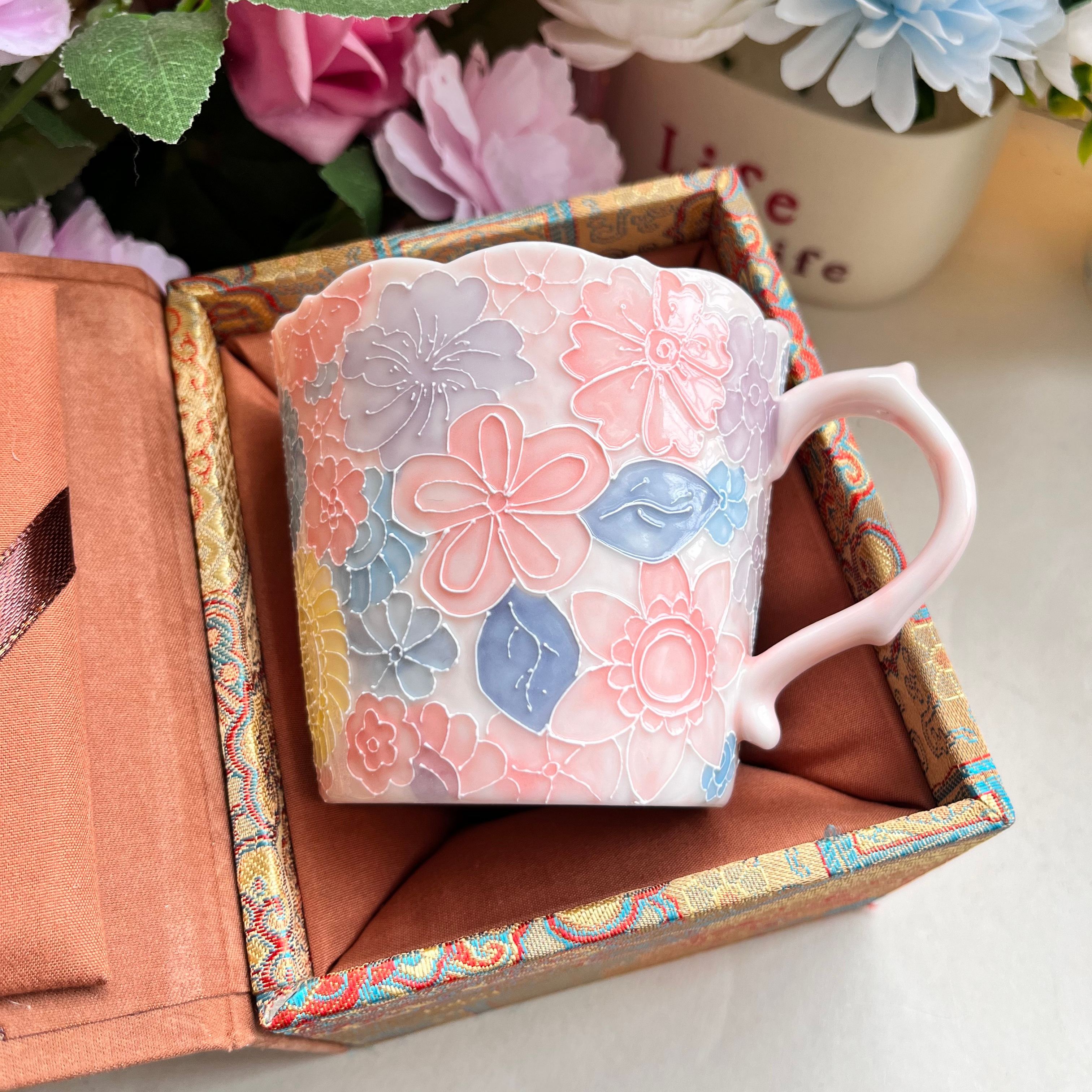 Jingdezhen Pastel Floral Relief Ceramic Tumbler with Lid and Straw