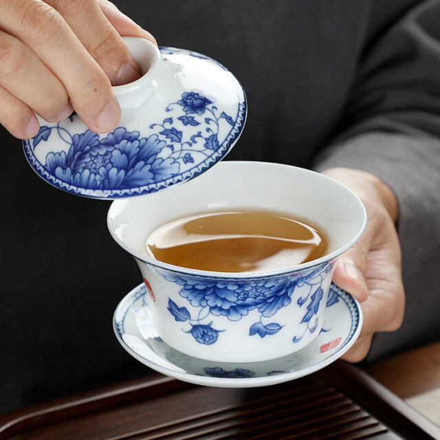 Classic Blue-and-White Lotus Gaiwan